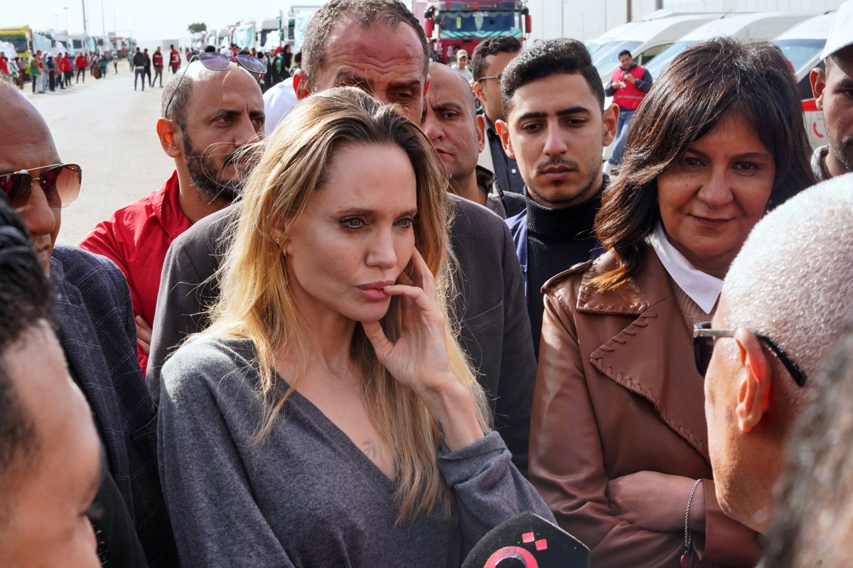 Angelina Jolie se reunió con refugiados y voluntarios en la frontera de la Franja de Gaza