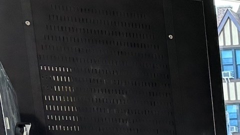 De derecha a izquierda: Melissa Rankin (NYC DOHMH) consejera de solicitudes certificada por CAC, Natalia Fuentes (ganadora de la canasta), Mayte Mendoza (staff ambassador), Sandra Segura (staff ambassador).