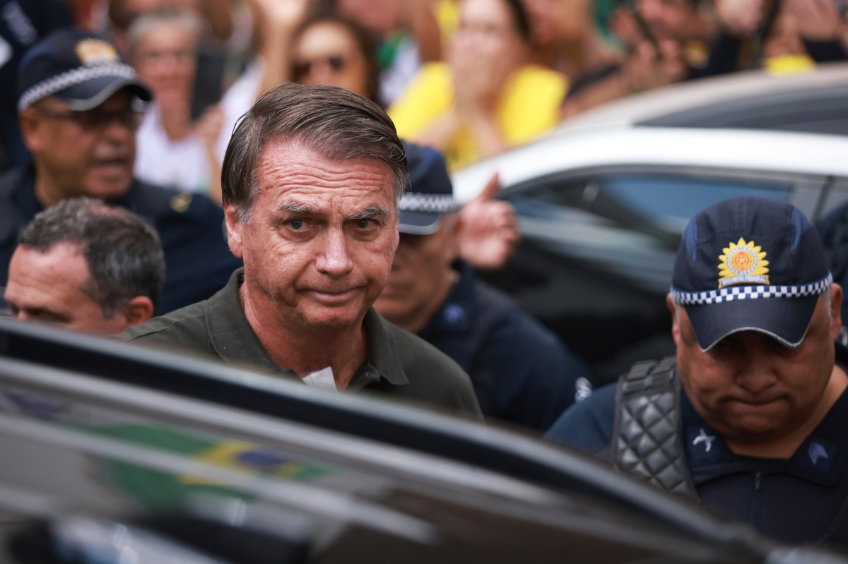Bolsonaro regresa a prisión tras estar hospitalizado por múltiples cirugías