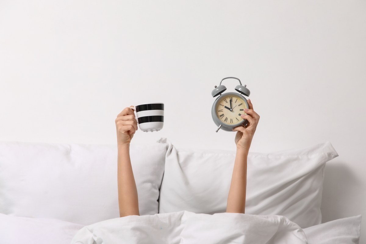 ¿Por qué no debes beber café al despertar? La ciencia del cortisol