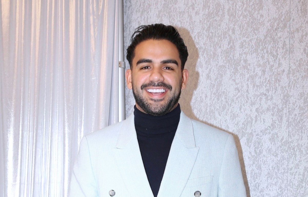 Carlos Adyan celebra al estilo Bridgerton sus 30 años