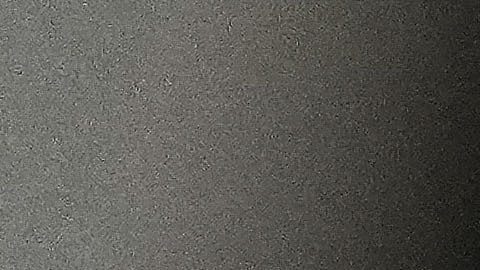 Una réplica del juego de ajedrez blanco de Yoko Ono de 1966.