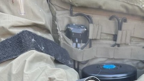 DHS acusa a un manifestante de arrancarle un dedo a un agente federal con un mordisco en Minnesota