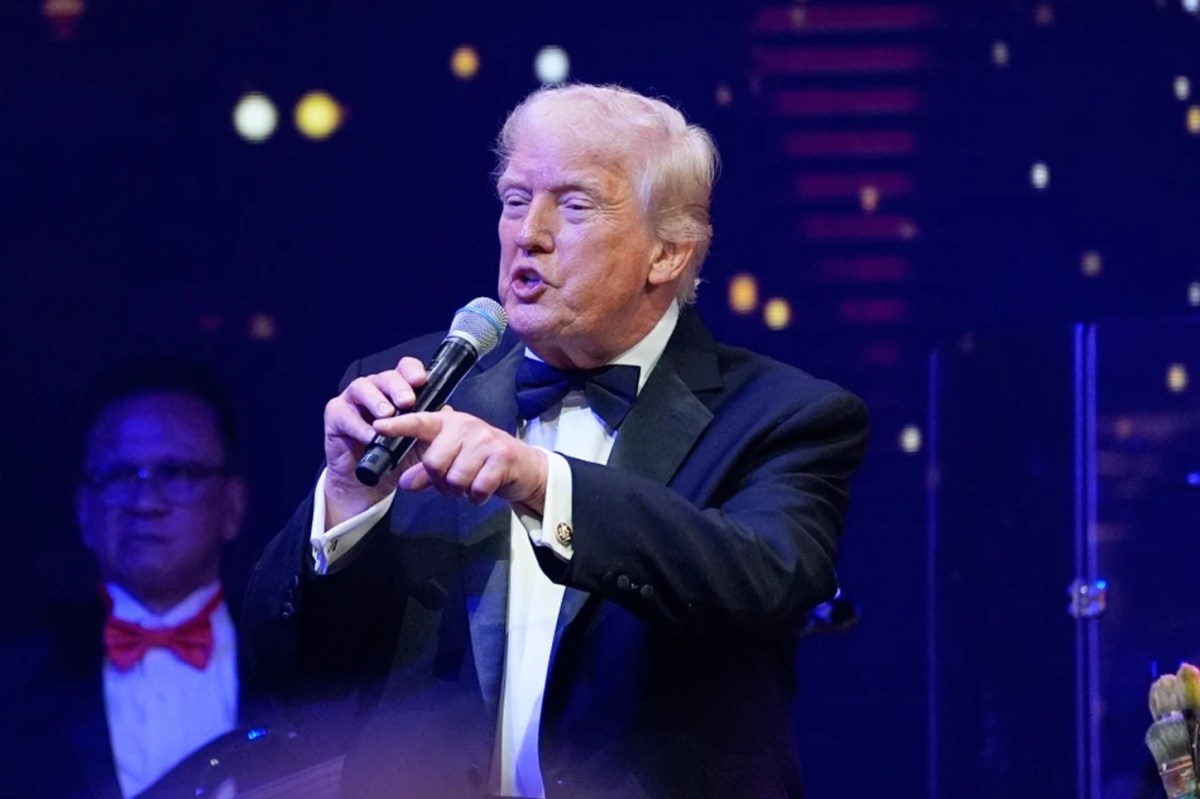 En plena Nochevieja, Trump retrasa un año el aumento de aranceles a muebles tapizados y gabinetes de cocina