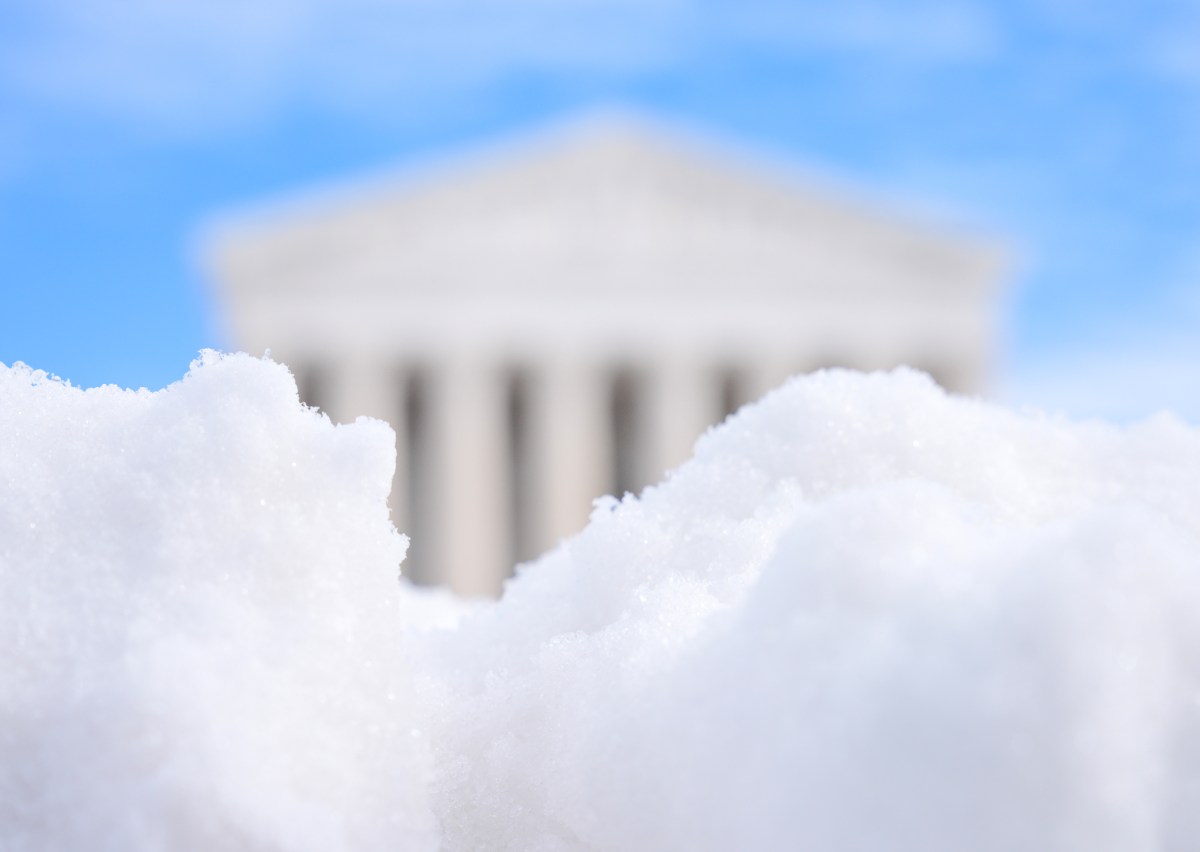 “Explosiones bajo el hielo”: qué son los frost quakes y por qué el suelo puede “estallar” con frío extremo