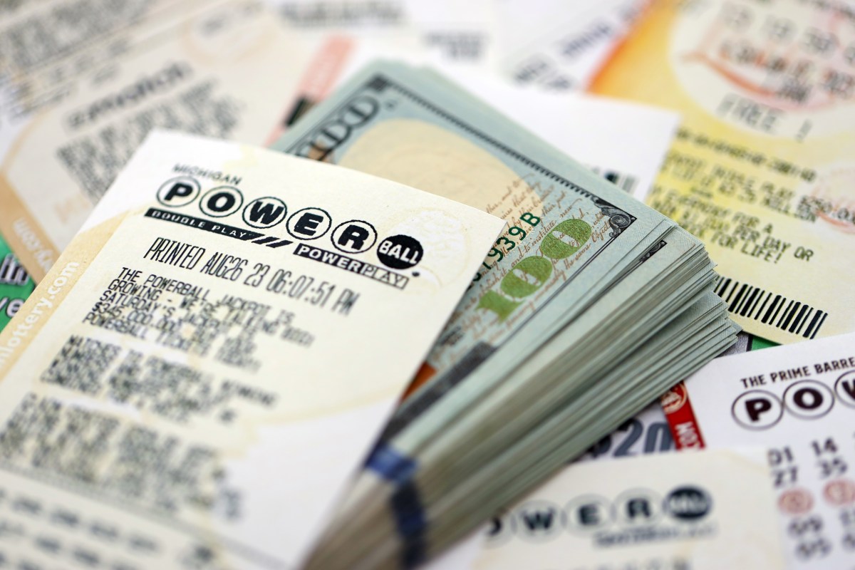 Ganó $15 millones en la lotería y sus padres le exigen el 25% de su premio