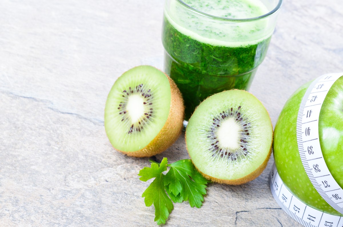 Los beneficios del jugo verde: colágeno y salud digestiva en un vaso