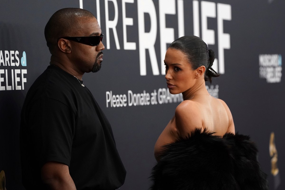 Bianca Censori trató de separarse de Kanye West antes de la rehabilitación del rapero