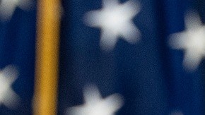 La fiscal Pam Bondi confirmó que Nicolás Maduro, su familia y su círculo cercano enfrentan cargos por narcoterrorismo y blanqueo de capitales.