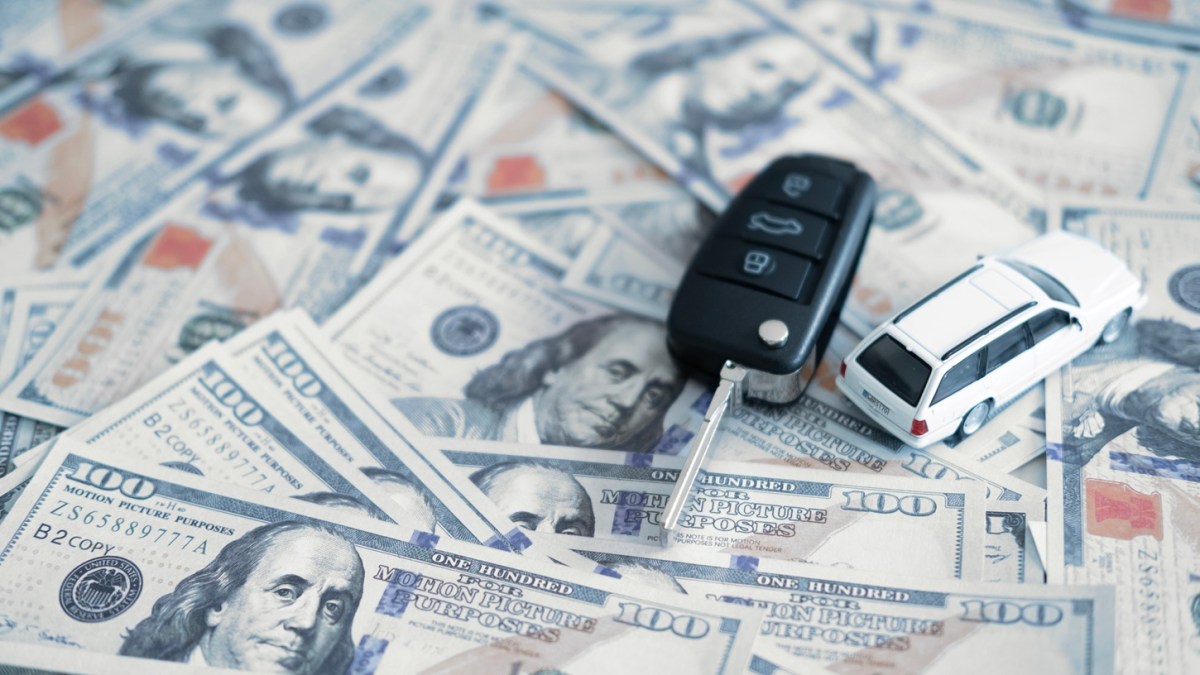 Cada vez más estadounidenses pagan más de $1,000 al mes por su auto, ¿cuál es el motivo?