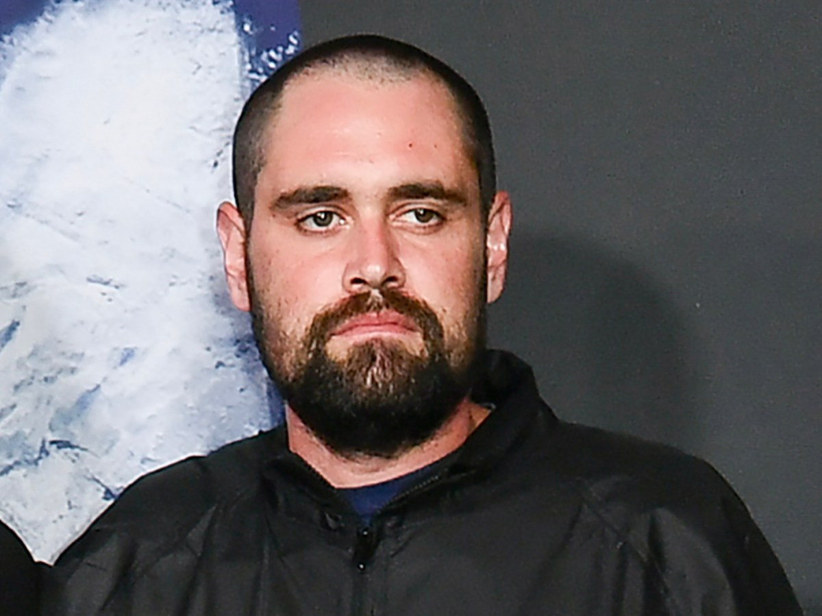 Nick Reiner sale de vigilancia por riesgo de suicidio tras ser acusado por el asesinato de sus padres