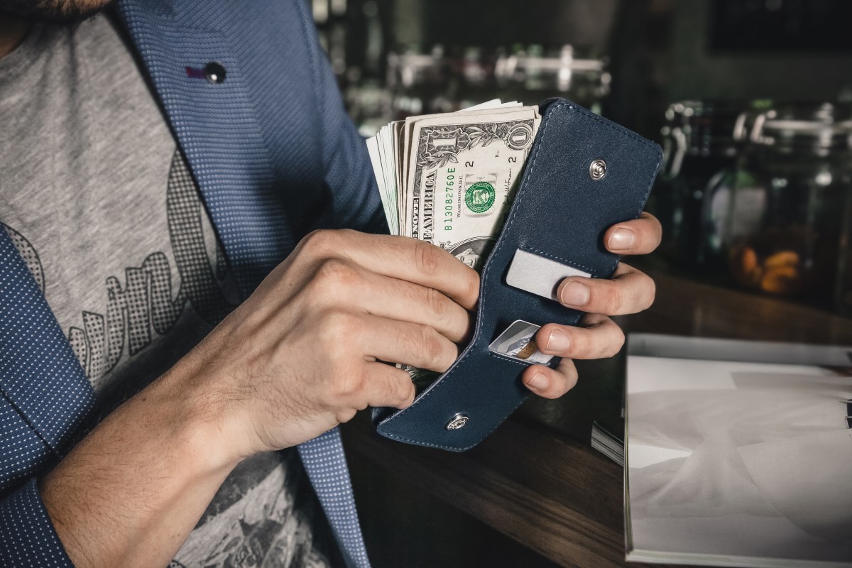 Nueva York obligará a aceptar efectivo desde 2026: así cambia la experiencia de compra en las tiendas