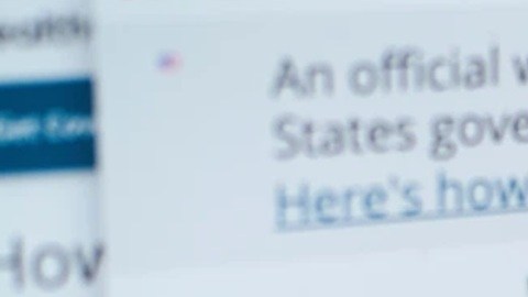 Pese al aumento en los costos, existen alternativas para mantener accesible la cobertura de salud para millones de familias en EE.UU.