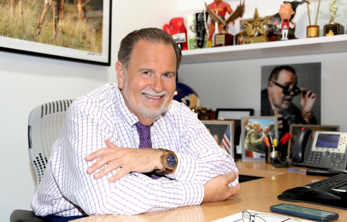 Raúl de Molina y su esposa Millie ponen a prueba su relación antes del estreno de ¿Apostarías por mí?