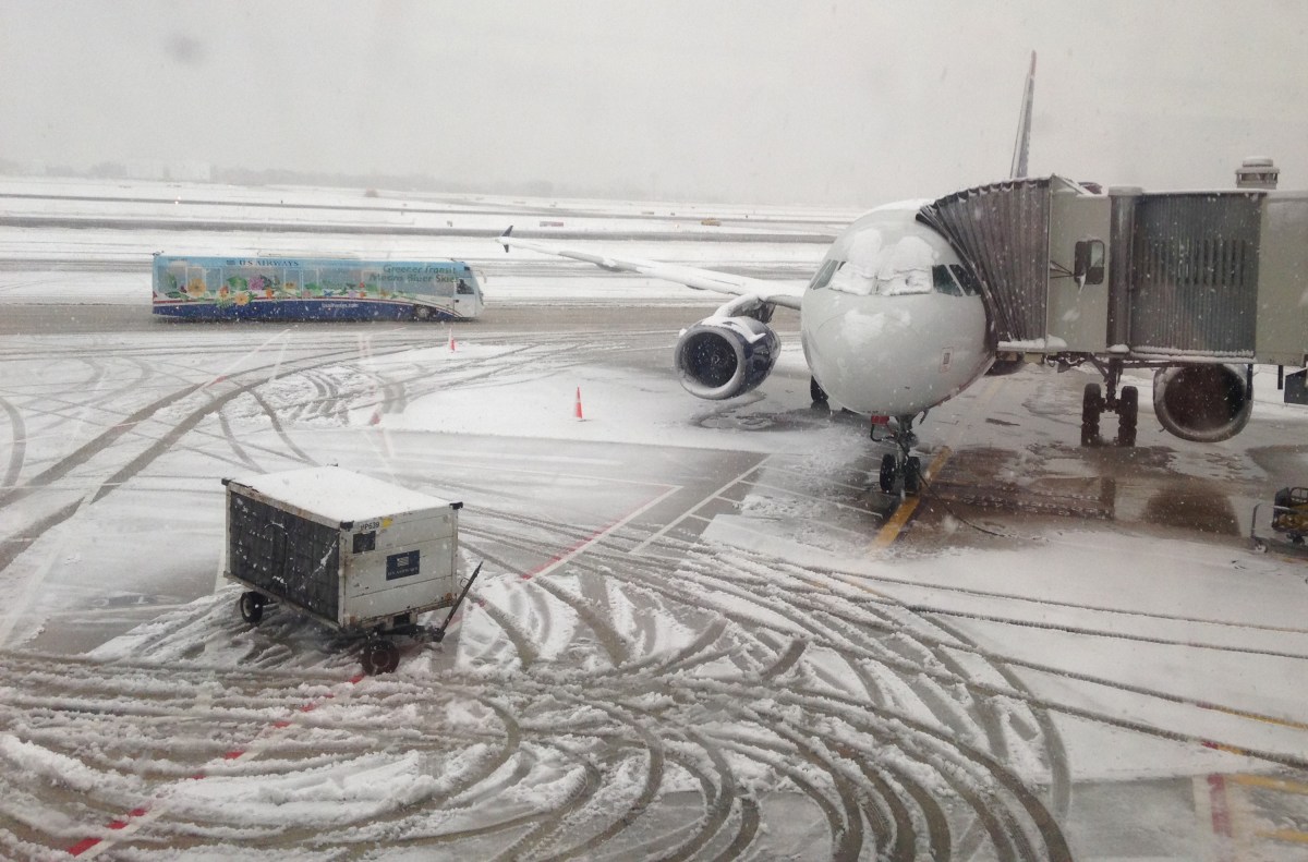 Tormenta invernal obliga a cancelar o retrasar más de 13,000 vuelos en EE.UU.