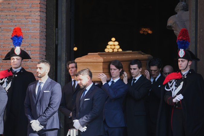 Valentino Garavani fue despedido en un multitudinario funeral en Roma.