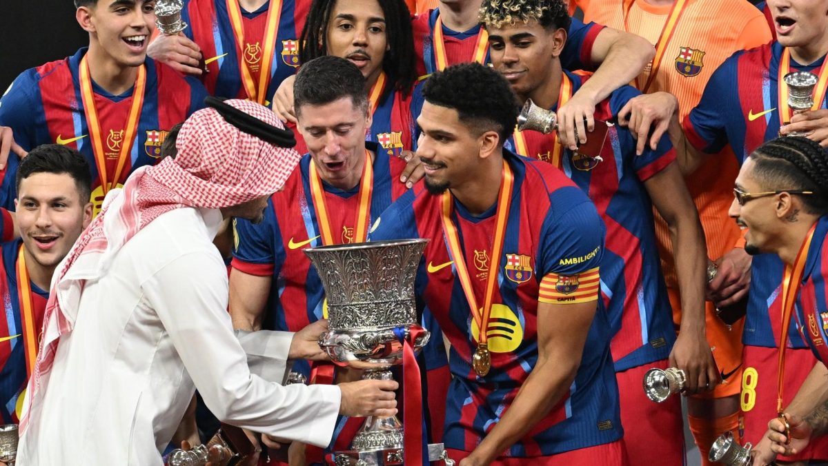 Vinícius y Carvajal muestran apoyo a Ronald Araujo tras la final de la Supercopa