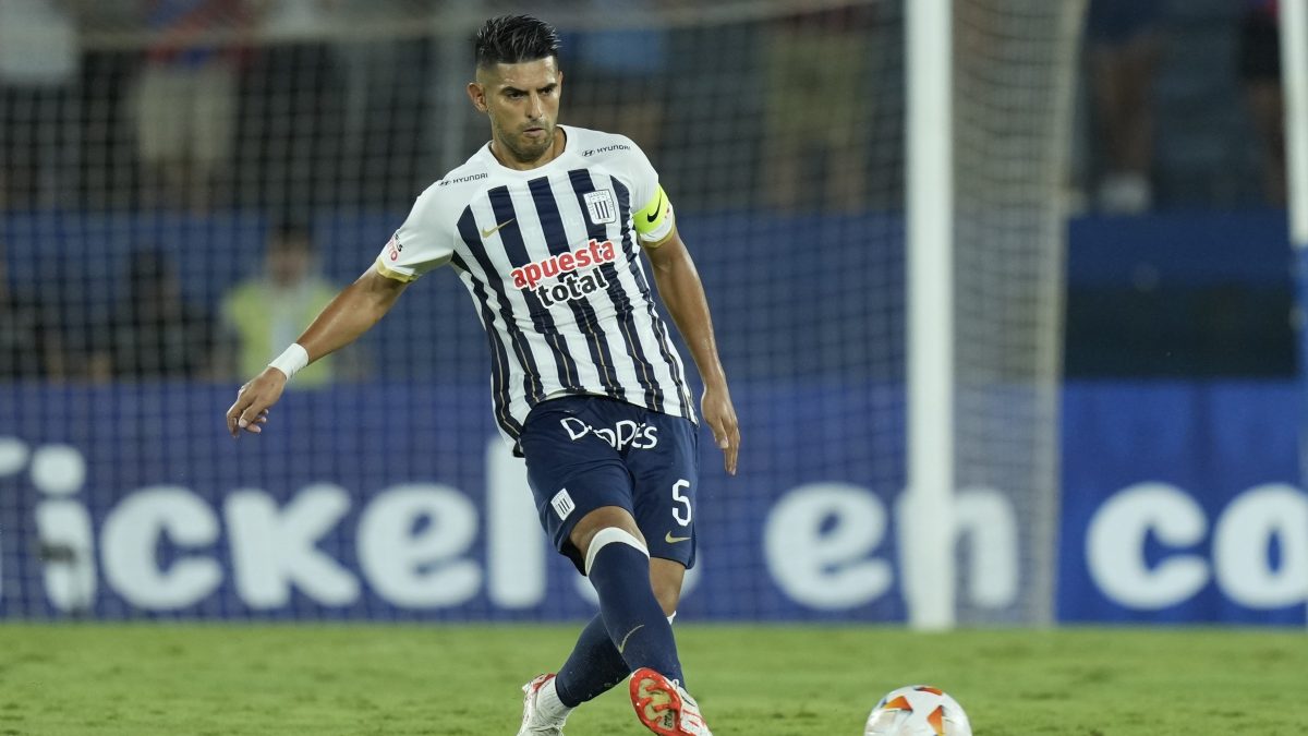 Hinchas de Alianza Lima irrumpen en entrenamiento tras denuncia de abuso sexual contra jugadores (Video)