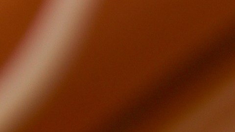 El equilibrio perfecto entre nutrición y sabor: un grano meloso que abraza la esencia del azafrán y el pollo dorado.