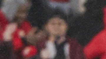 El portero del Benfica, Anatoliy Trubin (izquierda), celebra el gol que puso el marcador 4-2 durante el partido de fútbol de la Liga de Campeones de la UEFA entre el SL Benfica y el Real Madrid, en Lisboa, Portugal, el 28 de enero de 2026.