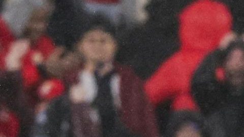 El portero del Benfica, Anatoliy Trubin (izquierda), celebra el gol que puso el marcador 4-2 durante el partido de fútbol de la Liga de Campeones de la UEFA entre el SL Benfica y el Real Madrid, en Lisboa, Portugal, el 28 de enero de 2026.