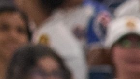 Varias personas presencian un partido de béisbol en el Estadio Monumental de Caracas, Venezuela, el martes 16 de diciembre de 2025.