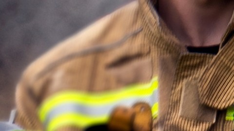 Aumentan los reportes por bocas de incendio bloqueadas en Nueva York: el FDNY advierte riesgo para vidas