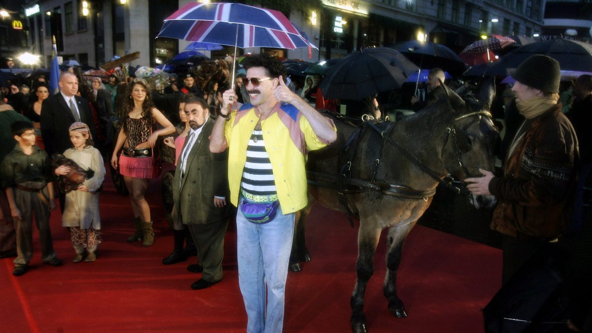 Detuvieron a tres aficionados del Club Brujas por disfrazarse de Borat en Kazajistán (Fotos)