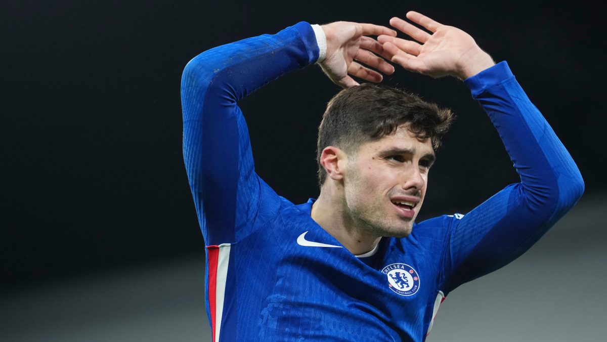 Chelsea bajo investigación de la FA tras lanzar una botella al banquillo del Aston Villa