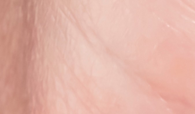 Jika kiwi dipotong tipis-tipis, akan lebih enak dikonsumsi bersama kulitnya, yang juga memberikan manfaat.