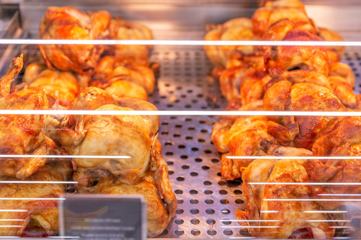 Demandan a Costco por su pollo rostizado de $4.99