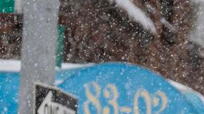 Aunque la acumulación de nieve ha terminado, las carreteras y aceras permanecerán heladas y resbaladizas.