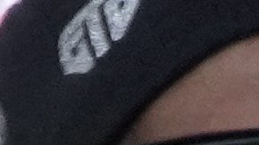 Gervonta Davis posa en la báscula durante un pesaje.