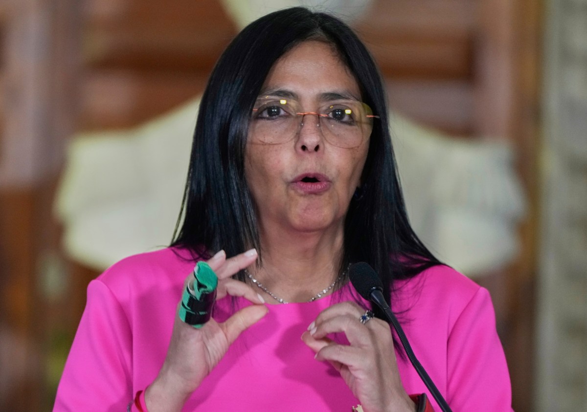 Vicepresidenta de Venezuela pide diálogo a Trump, pero lo acusa del “secuestro” de Maduro