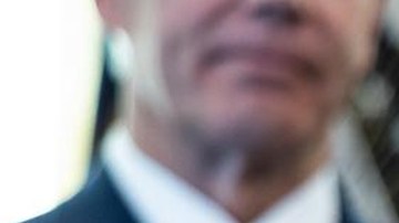 Trump advierte que una gran flota de EE.UU. se dirige a Irán, pero deja abierta la opción de un acuerdo