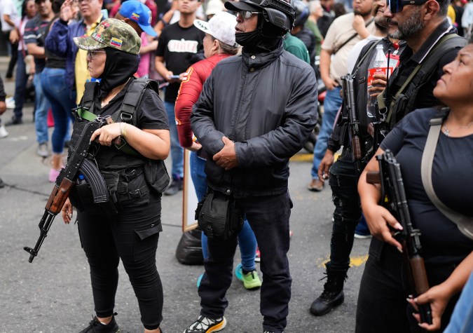 EE.UU. pide a sus ciudadanos salir de Venezuela de inmediato por amenazas del brazo armado del chavismo