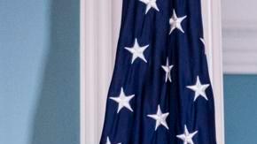 El secretario de Estado de Estados Unidos, Marco Rubio (d), posa para una fotografía con el presidente electo de Honduras, Nasry Asfura (i).