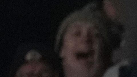 Raúl Jiménez, del Fulham, en el centro, celebra con sus compañeros de equipo tras marcar el primer gol durante el partido de fútbol de la Premier League inglesa entre el Fulham y el Chelsea en Londres, el miércoles 7 de enero de 2026.