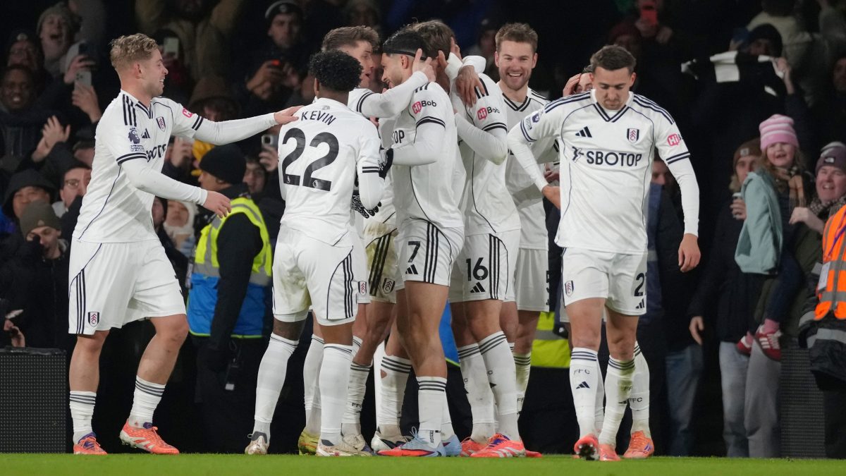 Raúl Jiménez lidera triunfo del Fulham frente a un Chelsea en problemas