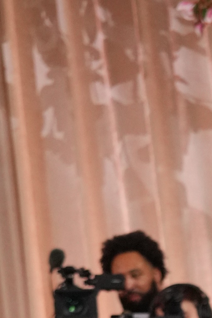 Glen Powell en la alfombra roja de los Golden Globes 2026.