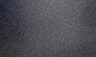 Hanser Alberto, de los Medias Blancas de Chicago, lanza a primera en un partido de béisbol.