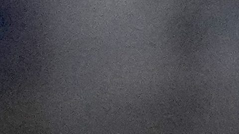 Hanser Alberto, de los Medias Blancas de Chicago, lanza a primera en un partido de béisbol.