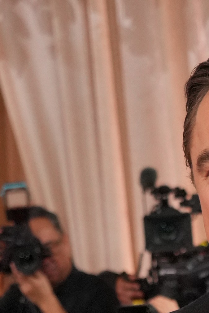 Leonardo DiCaprio en la alfombra roja de los Golden Globes 2026.