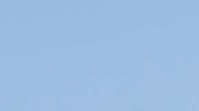 Aficionados en el Levi's Stadium antes de un partido de fútbol americano de la NFL.