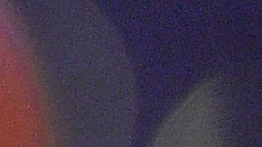 El exjugador de Los Ángeles Lakers, Lamar Odom, observa durante la segunda mitad de un partido de baloncesto de la NBA.