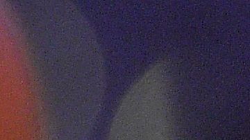 El exjugador de Los Ángeles Lakers, Lamar Odom, observa durante la segunda mitad de un partido de baloncesto de la NBA.