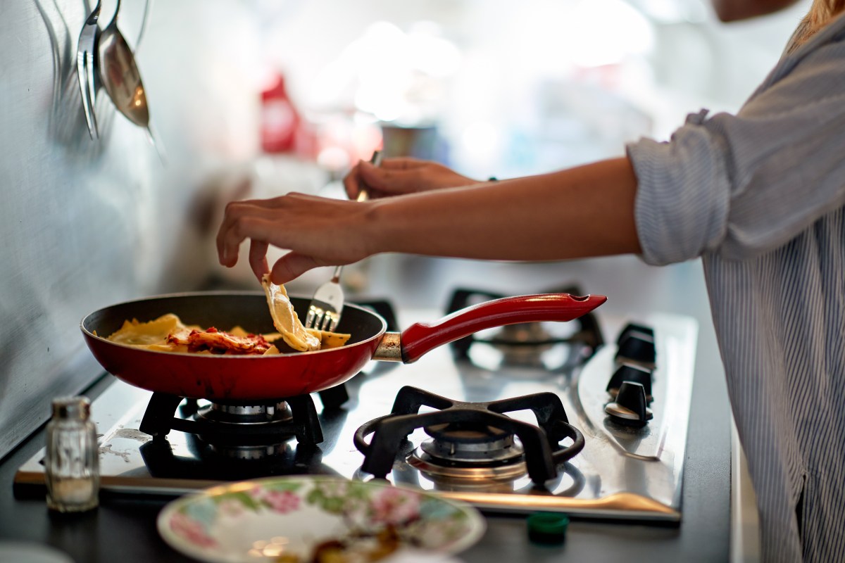 ¿Casa con olor a frito? Elimínalo con este método de 3 pasos