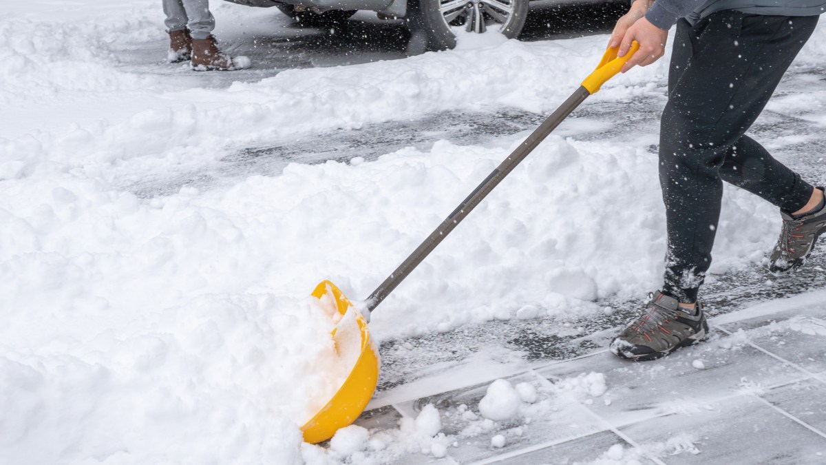 Cómo palear la nieve, rápido y bien: 6 consejos de expertos