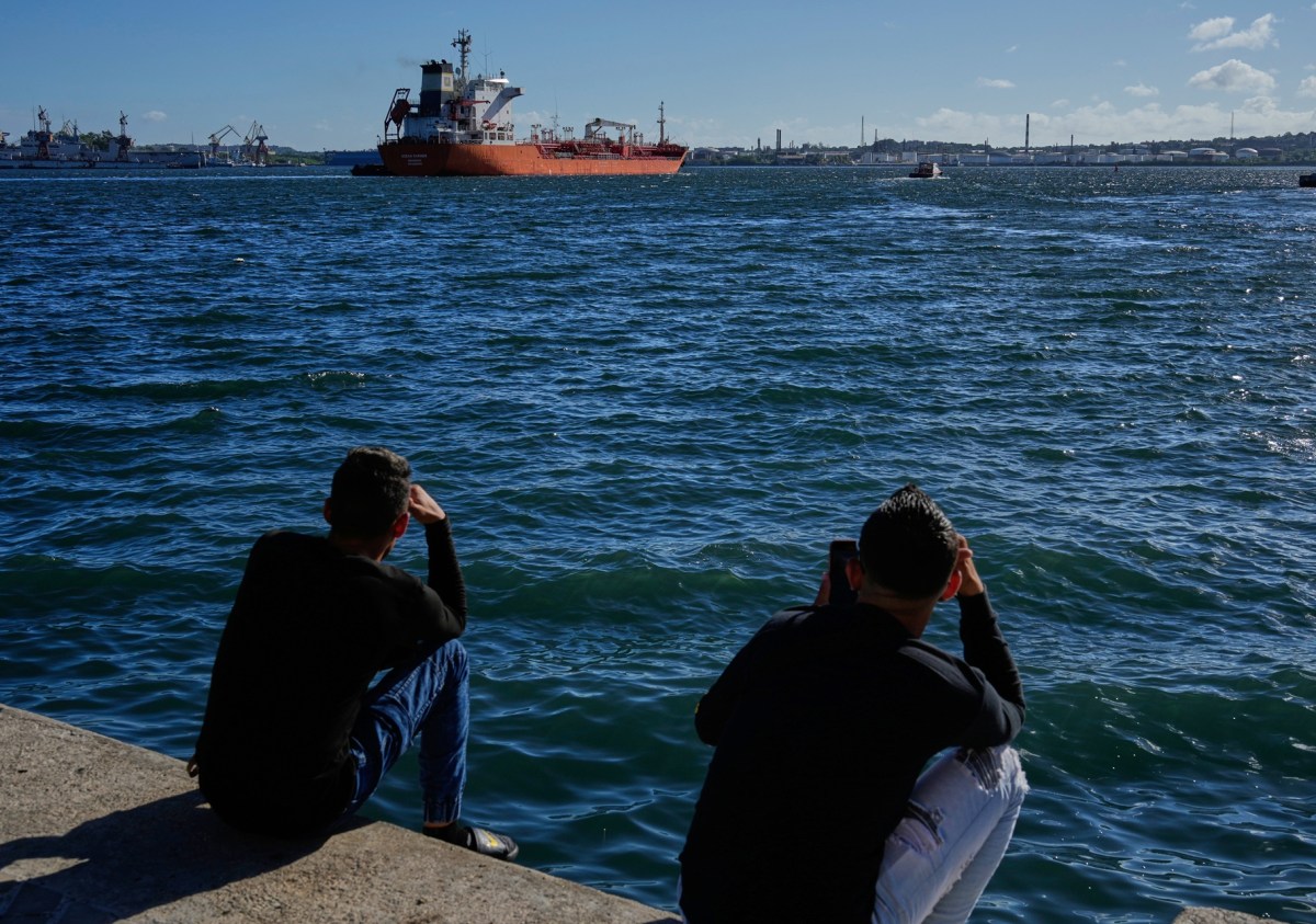 México continuará enviando petróleo a Cuba con autorización de Estados Unidos