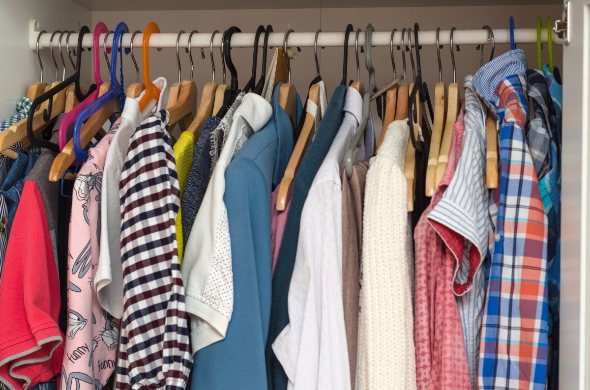 De estorbo a negocio: cómo convertir tu ropa usada en dinero extra